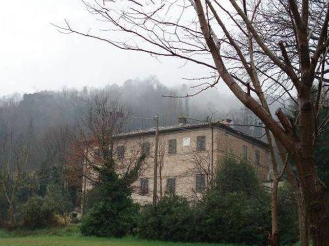 Rustico in vendita a Vallefoglia, Marche
