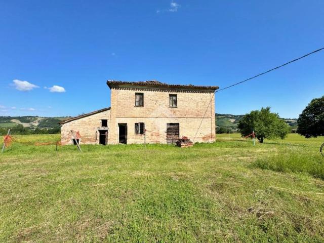 Rustico in vendita a Vallefoglia, Marche