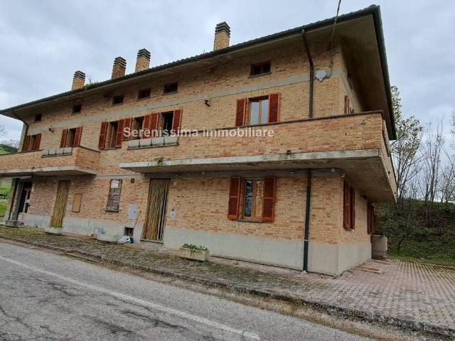 Rustico in vendita a Vallefoglia, Marche
