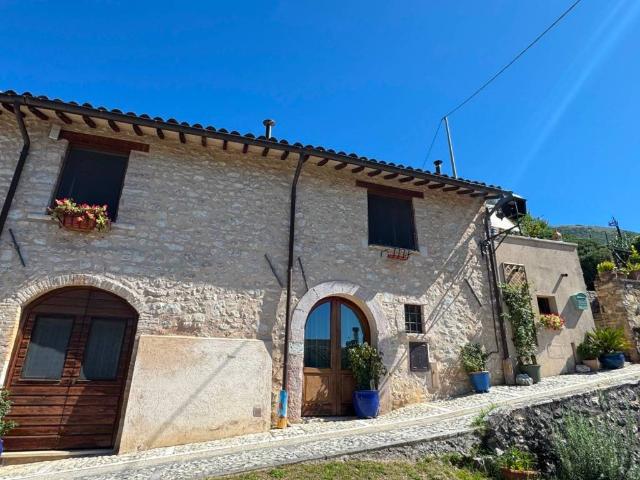 Rustico in vendita a Vallo Di Nera, Umbria