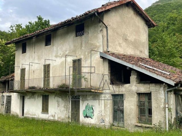 Rustico in vendita a Caserta, Valmadrera