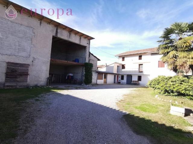 Rustico in vendita a Valvasone, Friuli-Venezia Giulia