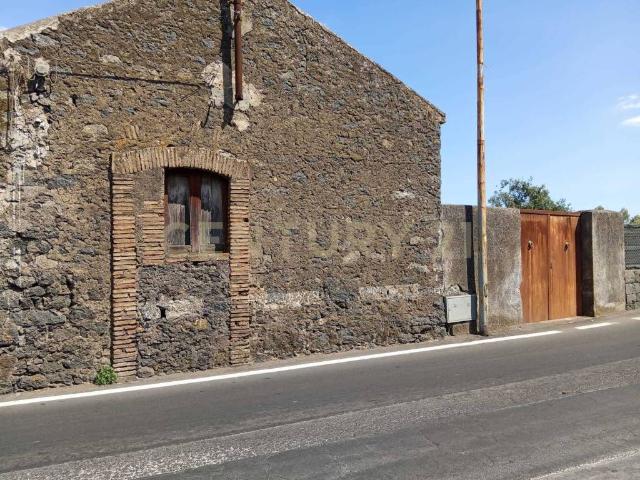 Terreno in vendita a Valverde, Sicilia