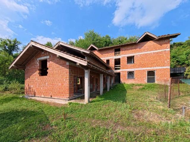 Rustico in vendita a Boffalora, Varano Borghi