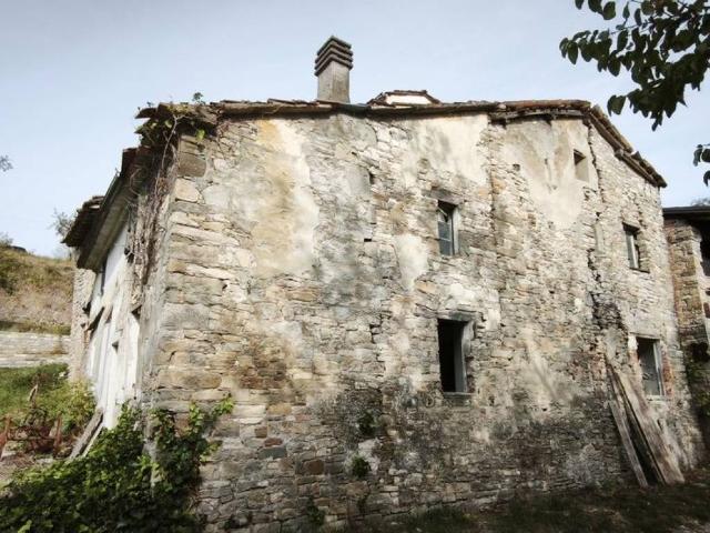 Rustico in vendita a Serravalle, Varano de' Melegari