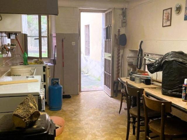 Rustico in vendita a Varano De' Melegari, Reggio Emilia