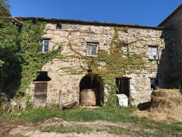 Rustico in vendita a Varese Ligure, Liguria