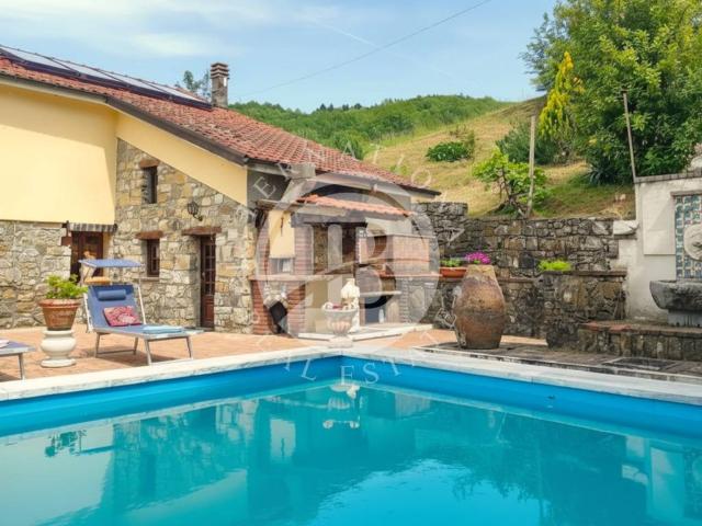 Rustico in vendita a Varese Ligure, Liguria