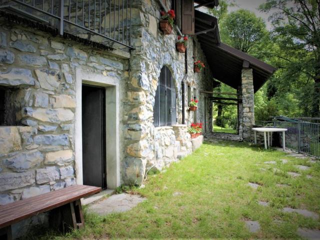 Rustico in vendita a Veleso, Como