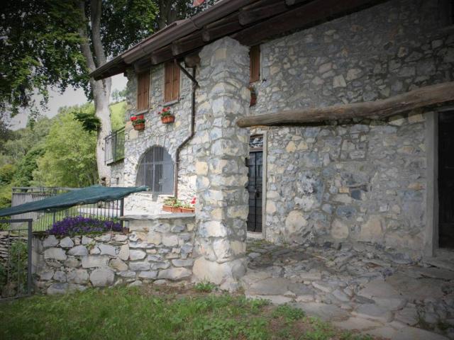 Rustico in vendita a Veleso, Lombardia