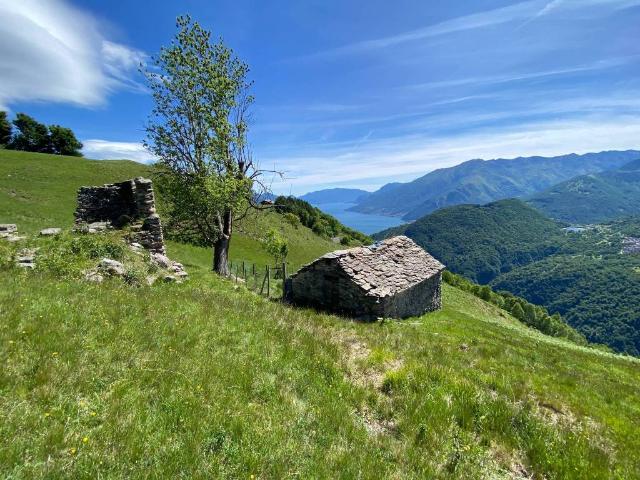 Rustico in vendita a Vercana, Lombardia