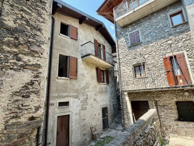 Rustico in vendita a Vercana, Lombardia