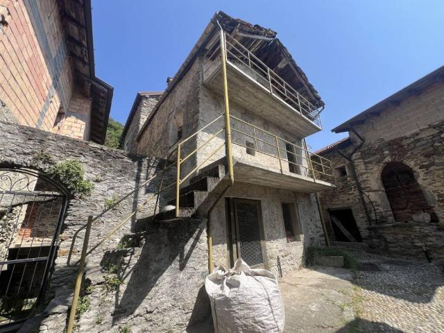 Rustico in vendita a Vercana, Lombardia