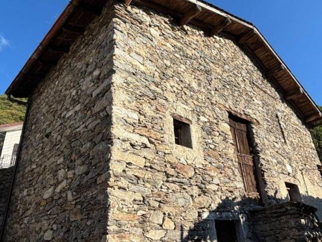 Rustico in vendita a Sceglio, Verceia