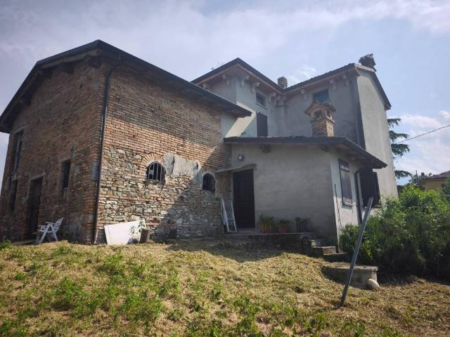 Rustico in vendita a Vernasca, Reggio Emilia