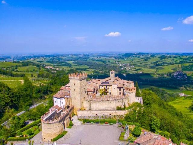Rustico in vendita a Vernasca, Reggio Emilia