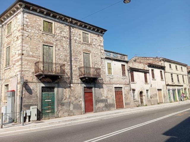 Rustico in vendita a Sud-Est, Brenzone