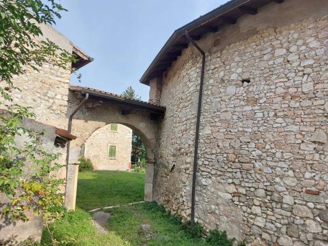 Rustico in vendita a Marzana, Brenzone