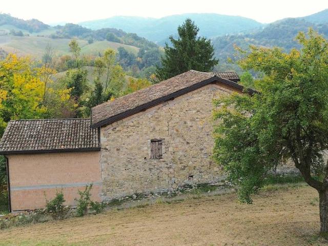 Rustico in vendita a Colline Matildiche, Re