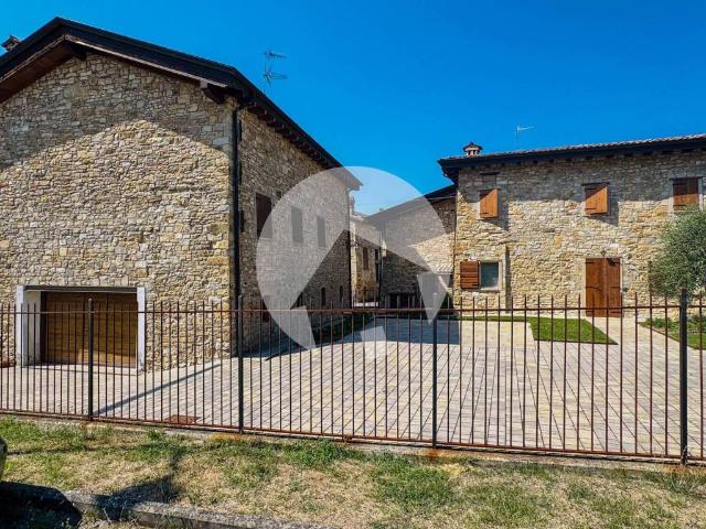 Rustico in vendita a Ca' Caprari, Vezzano sul Crostolo