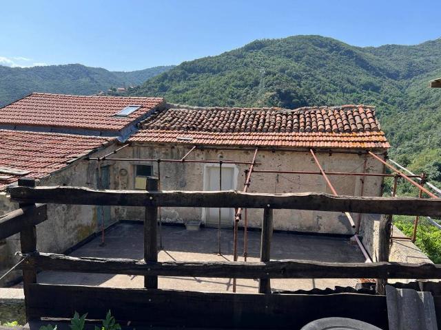 Rustico in vendita a Vezzi Portio, Liguria