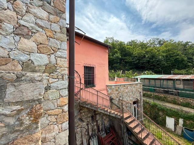 Rustico in vendita a Vezzi Portio, Liguria