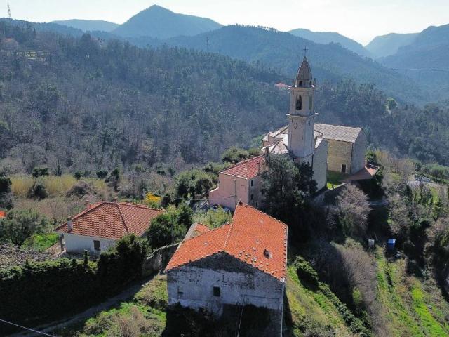 Rustico in vendita a Vezzi Portio, Liguria