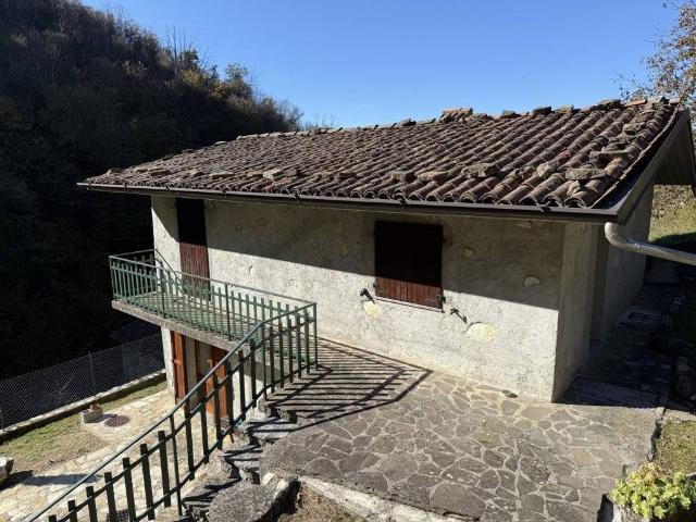 Rustico in vendita a Viadanica, Lombardia