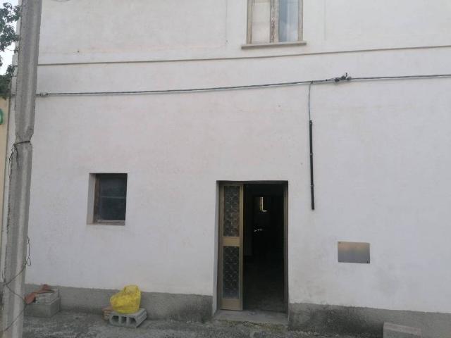 Rustico in vendita a Vicoli, Abruzzo