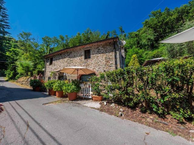 Rustico in vendita a Villa Basilica, Toscana