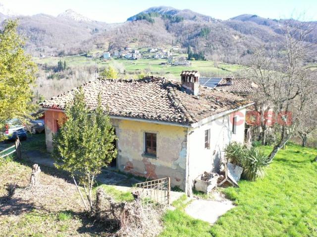 Rustico in vendita a Unione Comuni Garfagnana, Villa Collemandina