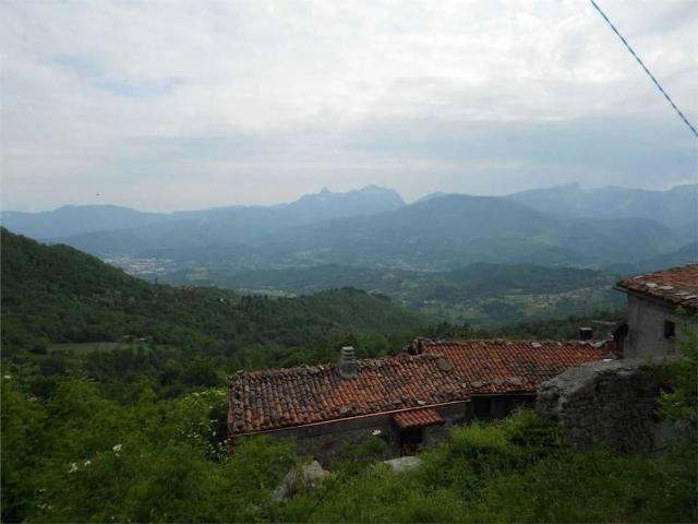 Rustico in vendita a Sassorosso, Villa Collemandina