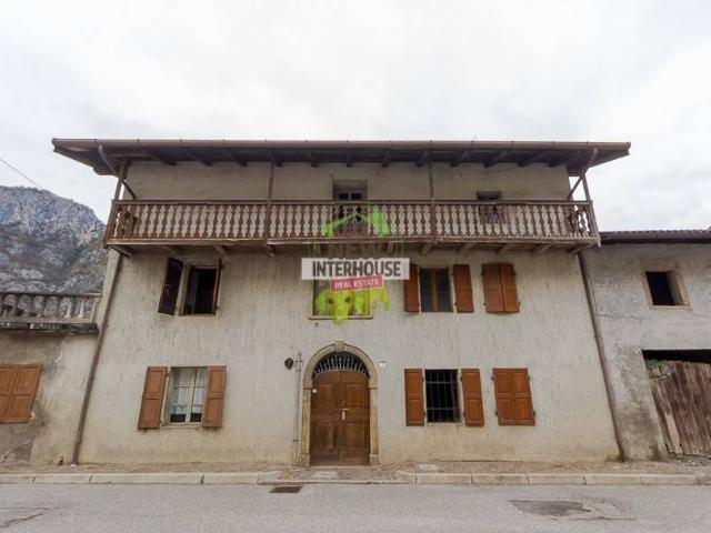 Rustico in vendita a Villa Santina, Friuli-Venezia Giulia