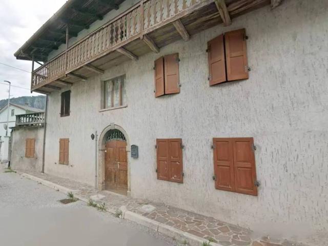Rustico in vendita a Villa Santina, Friuli-Venezia Giulia