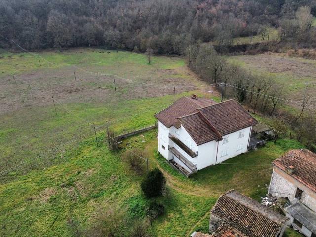 Rustico in vendita a Vinchiaturo, Molise