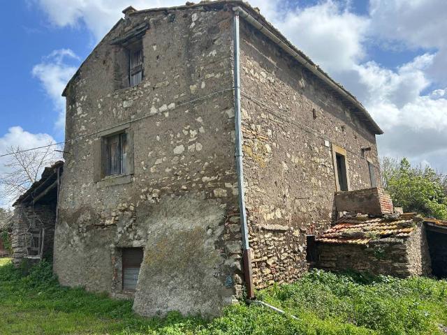 Rustico in vendita a Viterbo, Lazio