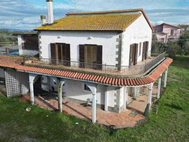 Rustico in vendita a Viterbo, Lazio