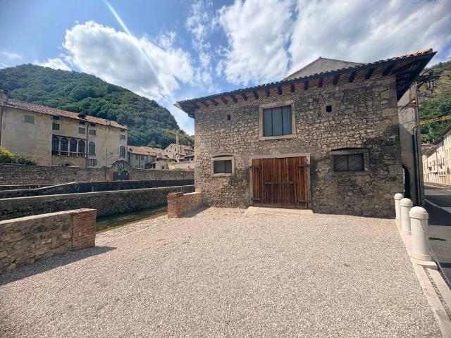 Rustico in vendita a Serravalle, Vittorio Veneto
