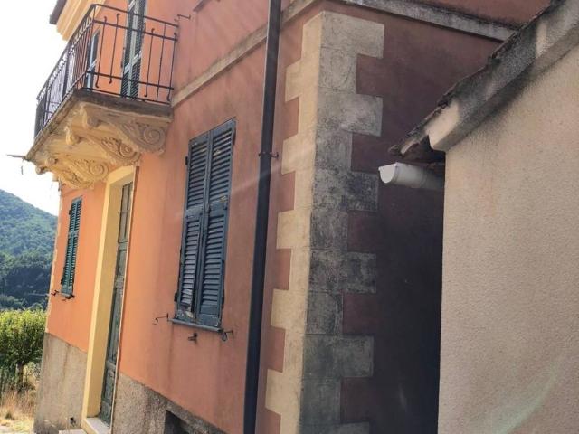 Rustico in vendita a Vobbia, Liguria