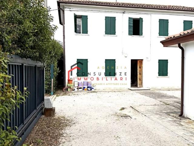Rustico in vendita a Zona PEEP, Volpago Del Montello