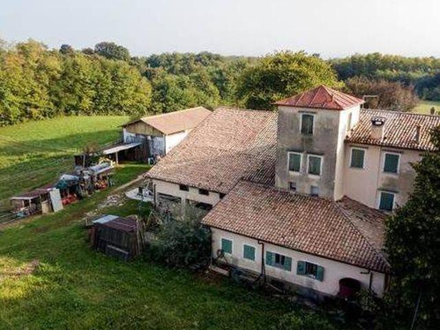 Rustico in vendita a Volpago Del Montello, Veneto