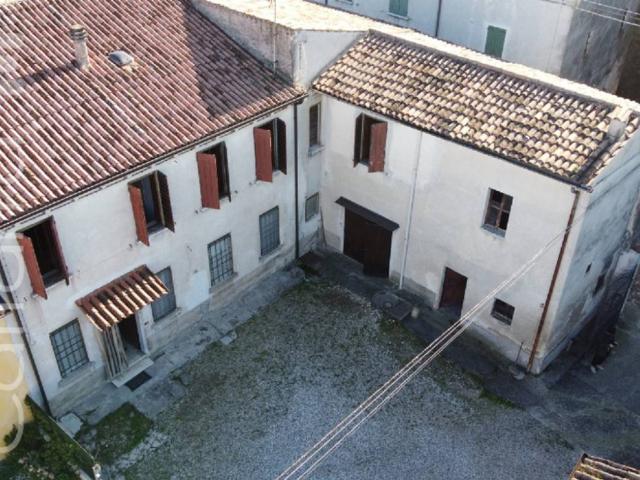 Rustico in vendita a Volta Mantovana, Lombardia
