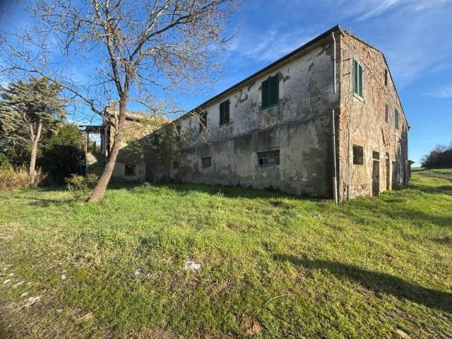 Rustico in vendita a Volterra, Toscana