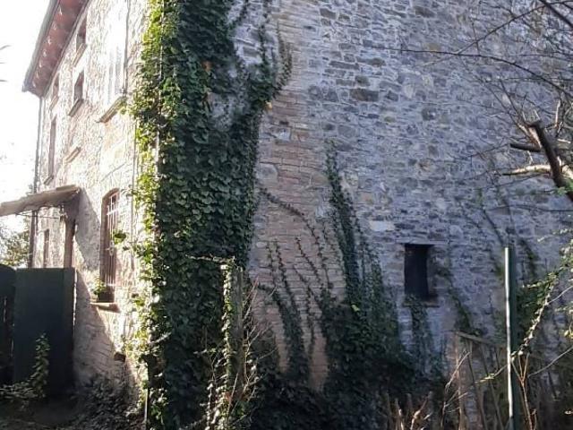 Rustico in vendita a Zavattarello, Lombardia