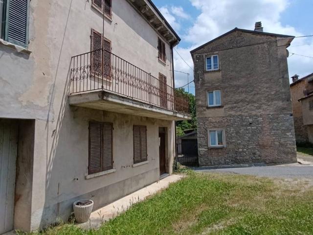 Rustico in vendita a Zavattarello, Lombardia