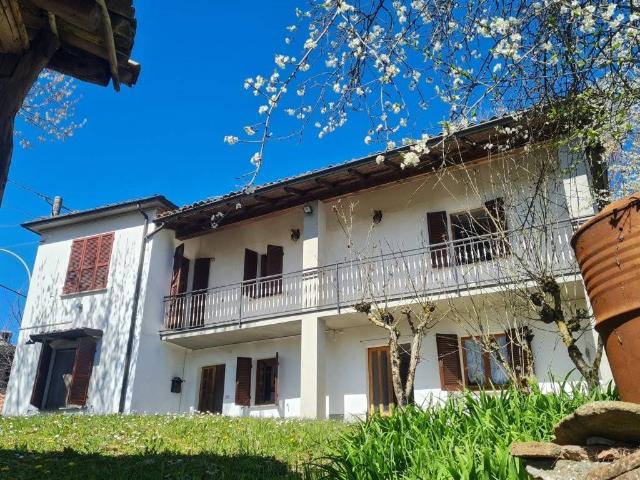 Rustico in vendita a Zavattarello, Lombardia