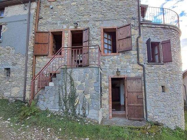 Rustico in vendita a Alta Val Tidone, Trebecco