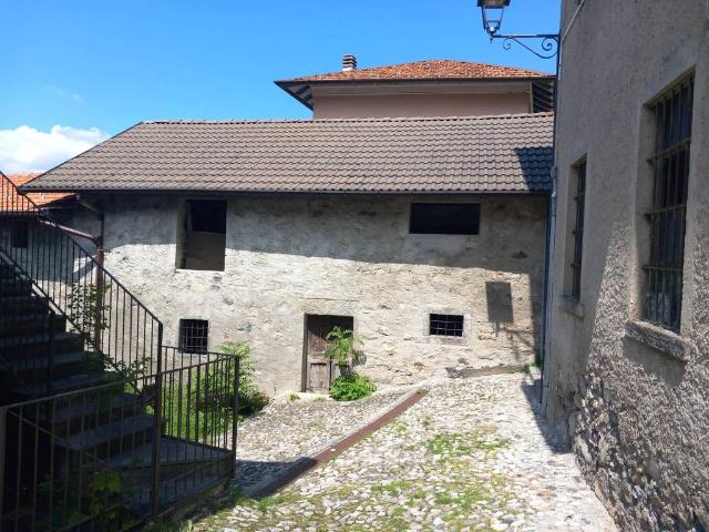 Rustico in vendita a Zelbio, Lombardia