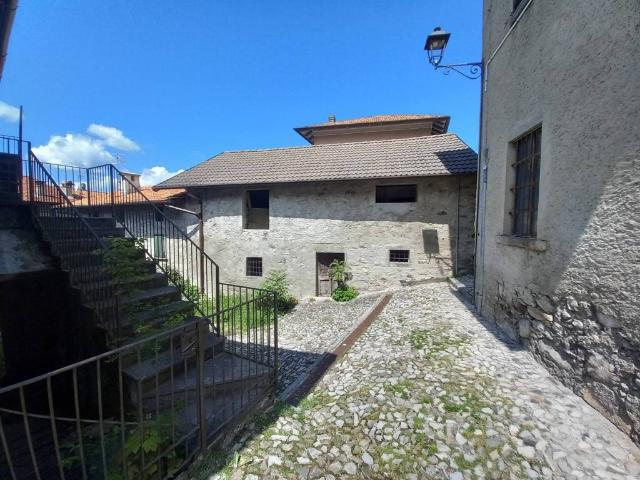 Rustico in vendita a Zelbio, Lombardia