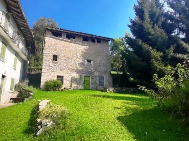 Rustico in vendita a Comunità Montana della Valle Brembana, Zogno